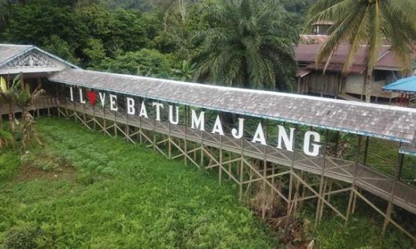 Desa Batu Majang Desa Batu Majang, Mahakam Ulu, Kalimantan Timur, salah satu kampung yang masih ditenmpati suku dayak asli. (Foto: Istimewa)