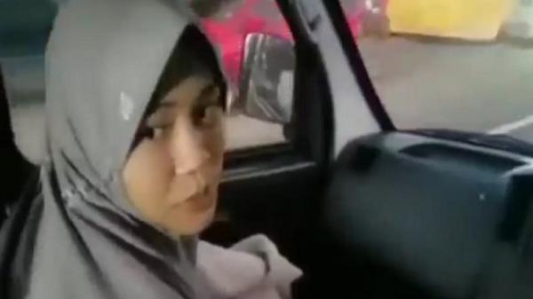 DHEA1 Dhea Nazhira Nuramalina dalam perjalanan pulang ke Sindangkasih, Ciamis. (Foto: ACEP MUSLIM)