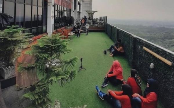 5 tempat nongkrong terdekat di Depok, salah satunya Tamelo Atap Cafe. (Foto: Instagram @tamelo_atapcafe)