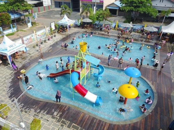 Kolam renang terdekat di Banjarmasin Kalimantan Selatan, Borneo Mini Waterpark Banjarmasin (Foto: Instagram/Borneo Mini Waterpark Banjarmasin) Kolam renang terdekat di Banjarmasin Kalimantan Selatan, Borneo Mini Waterpark Banjarmasin (Foto: Instagram/Borneo Mini Waterpark Banjarmasin)