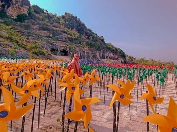Kincir angin di wisata alam Gosari, Gresik. (Foto: Instagram)