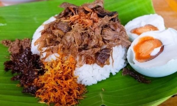 Nasi krawu Bu Timan Gresik cukup legendaris dan patut dicoba. (Foto: putramentari).