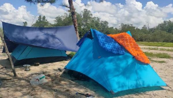 Tempat camping di Kalimantan Timur salah satunya Pantai Panrita Lopi. (Foto: Instagram)