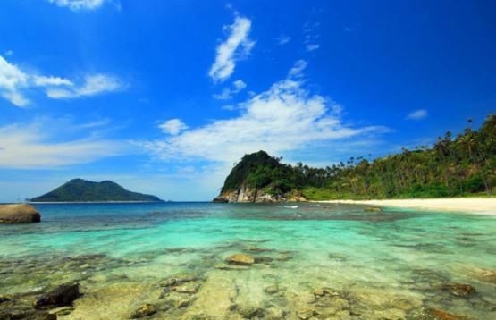 5 Tempat Wisata di Aceh Timur, Dari Air Terjun hingga Pantai yang Memukau
