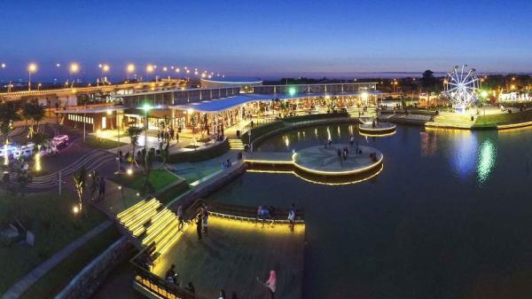 Food Junction Selain nongkrong, Anda juga bisa berwisata di Food Junction Surabaya ini. (Foto: Pakuwonjati).