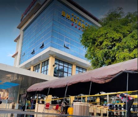 Rumah Sakit Bhayangkara Makassar melayaniu vaksinasi Covid-19. (Foto: ist)