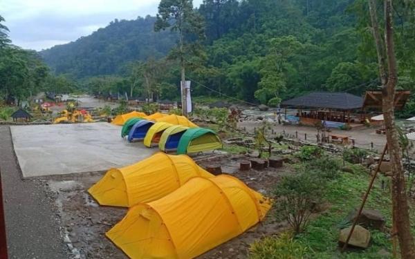 Rizal Camping Ground Pelangi Kenidai menyajikan suasana pegunungan yang dijamin bikin adem. (Foto: Instagram)