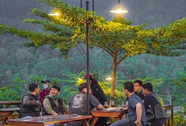  Ngopi di tempat ini juga asik, lokasinya di Jalan Raya Kaligesing No17, Tileng, Pendoworejo, Girimulyo, Kulonprogo. (Foto : @ingkarjanjikopi)