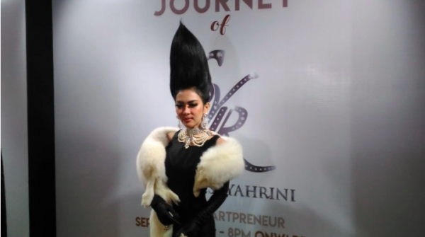 Transformasi penyanyi Syahrini. (foto: istimewa)