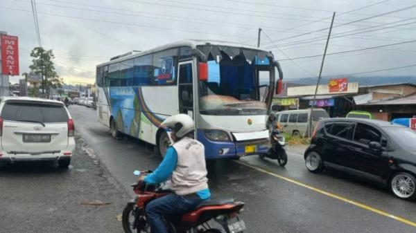 Duh, Sopir Bus Penyebab Kecelakaan Beruntun di Bukittinggi Kabur