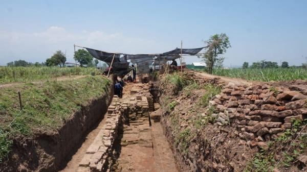 Ekskavasi Situs Kumitir di Dusun Bendo, Desa Kumitir, Kecamatan Jatirejo, Kabupaten Mojokerto. (Foto: SINDOnews/Tritus Julan)