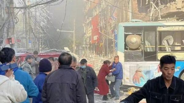 ledakan restoran BBQ China Bangunan di sekitar lokasi ledakan rusak parah. (Foto: Daily Star)