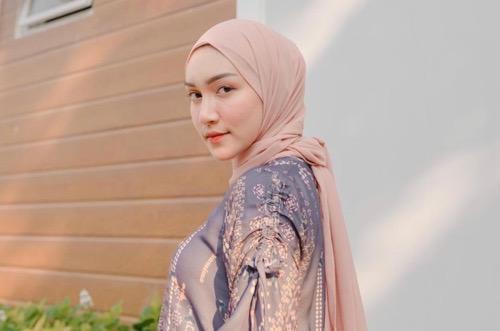 Melody Prima Artis tomboi yang kini berhijab, Melody Prima.