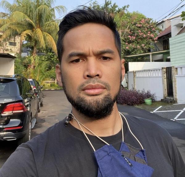 IMG 8339 Deretan artis cowok yang hijrah dan memutuskan mengubah penampilan. (foto: Instagram)