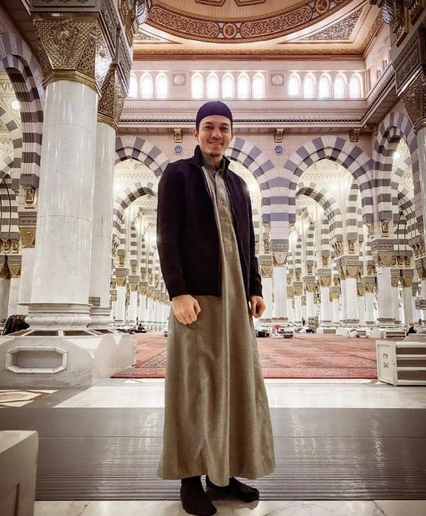 IMG 8340 Deretan artis cowok yang hijrah dan memutuskan mengubah penampilan. (foto: Instagram)