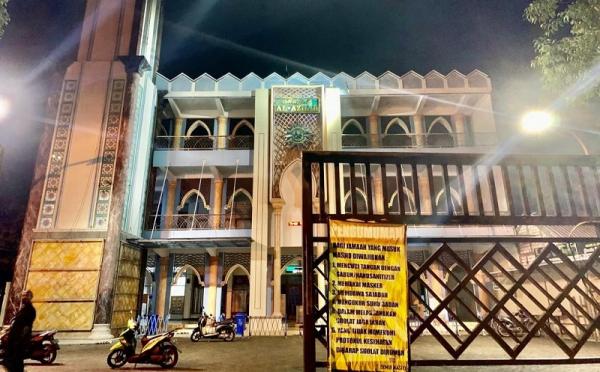 Masjid Al Azhar sering jadi jujugan untuk salat karena tempatnta nyaman. (dokumen pribadi).