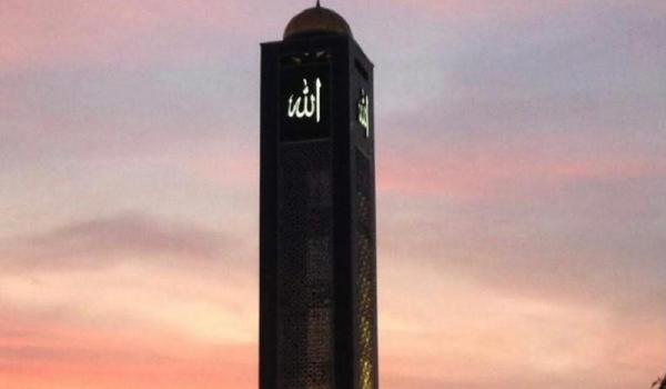 Masjid Namira sempat viral pengelolaan kotak amal yang sangat bagus. Masjid ini juga punya halaman luas dan arsitektur indah. (dokumen pribadi).