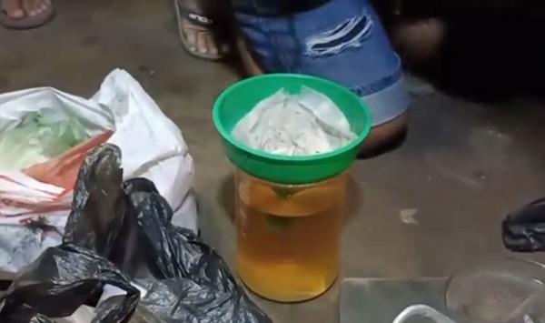 Bahan baku sabu ditemukan polisi di kandang ayam pelaku. (Foto: iNews.id/Cucuk Donartono).