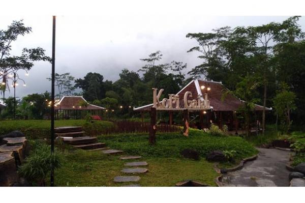  Kopi Gajah bisa menjadi pilihan untuk tempat nongkrong anda. Menunya ervariasi mulai dari camilan hingga makana berat. (Foto : Instagram)