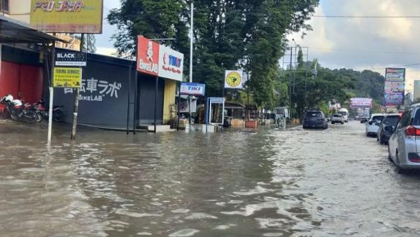 Banjir di Samarinda Mulai Surut, Permukiman Masih Tergenang Air