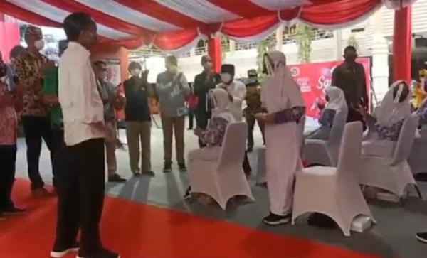 Cinta saat membaca puisi Negeriku Melawan Corona di depan Presiden Joko Widodo. (Foto: iNews/Usman Coddang)