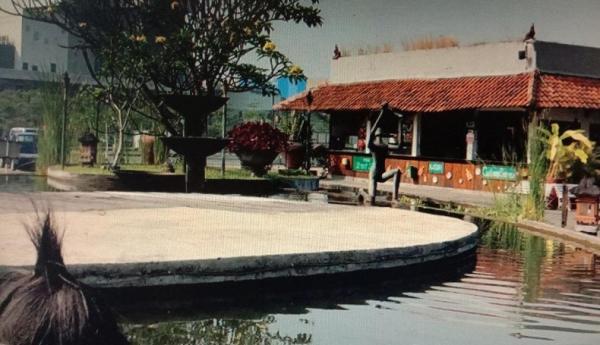 Paskal Food Market menawarkan beragam pilihan makanan yang terdiri dari beberapa booth. (Foto: Rafi Naufal) 