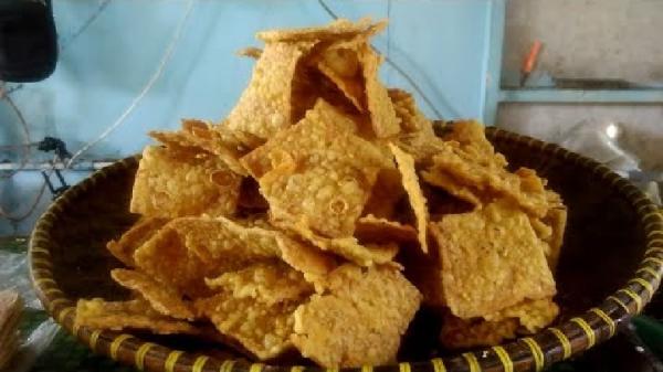 KERIPIK TEMPE Keripik tempe khas Bandung. (Foto: YouTube/Agus Cuguy)