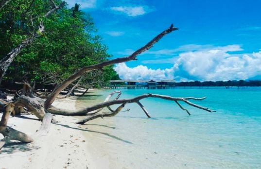 Pantai Difur di Kota Tual Maluku. (Foto: Instagram)