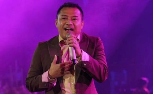 Pria pernah punya hubungan dengah Syahrini, Anang Hermansyah.