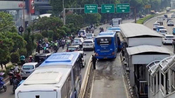 Tabrakan Maut Bus Transjakarta Di Jalan MT Haryono Diduga Karena Sopir ...