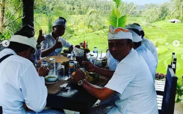 Warung Tepi Sawah Warung Tepi Sawah Tabanan Bali. (Foto IG @yayan7476)