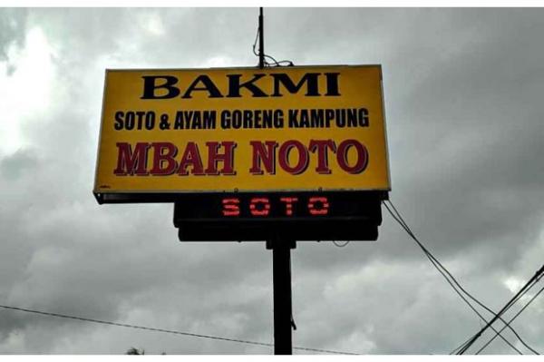 Bakmi, Soto & Ayam Goreng Mbah Noto berada di Jalan Jogja - Wonosari, Plumbon Lor, Logandeng, Playen, Gunungkidul. (Foto : traveloka.com)