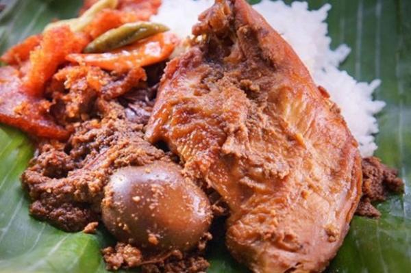 Gudeg Yu Djum Gudeg Yu Djum berada di Jalan Raya Jogja-Wonosari Km 7, Gading, Playen, Gunungkidul. (Foto : Ist)