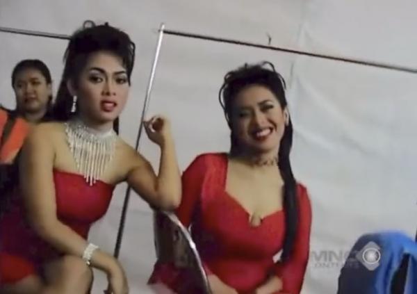 IMG 8406 Fashion ala Syahrini yang selalu heboh dan menjadi trendsetter. (foto: Instagram)