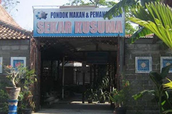 Sekar Kusuma Pondok Makan dan Pemancingan Sekar Kusuma berada di Purwosari, Baleharjo, Wonosari,Gunungkidul. (Foto : jadilahhariini.blogspot.com)