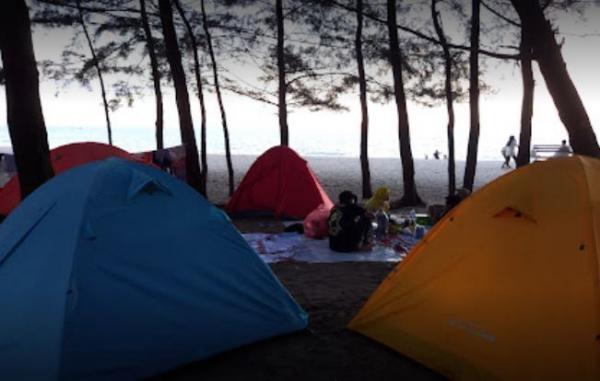 Tempat wisata di Sungailiat, Pantai Tikus Emas. (Foto: Antara)