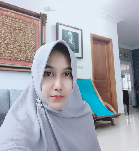 Screen Shot 2021 10 28 At 19 52 01 Artis cantik menikah dengan ustaz dan hidup bahagia. (Foto: Instagram)