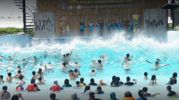 Kolam renang terdekat di Malang Jawa Timur salah satunya Hawai Waterpark. (foto: ist)