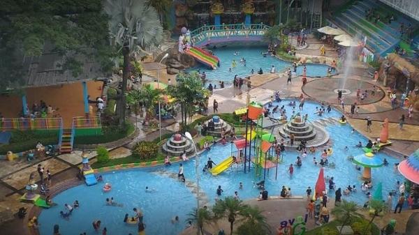 Kolam renang terdekat di Malang Jawa Timur salah satunya Sengkaling Water Park . (foto: ist)