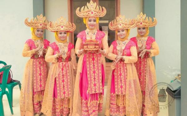 6 tarian adat di Lampung, salah satunya Tari Sembah Pengunten. (Foto: Dok Pribadi)