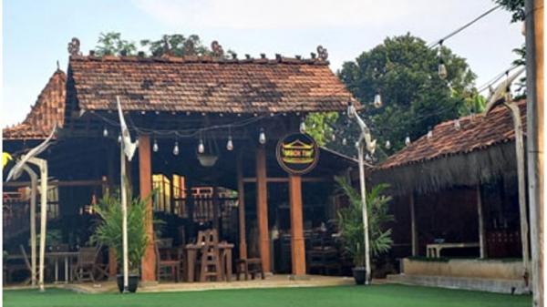 Warung Mbok Tin, tempat nongkrong di Dawe Kudus.