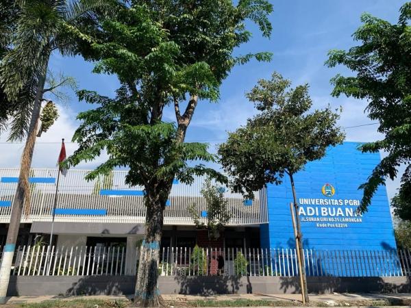 Universitas PGRI Adibuana Universitas PGRI Adi Buana Lamongan (Foto : Bashirotul Insiya)