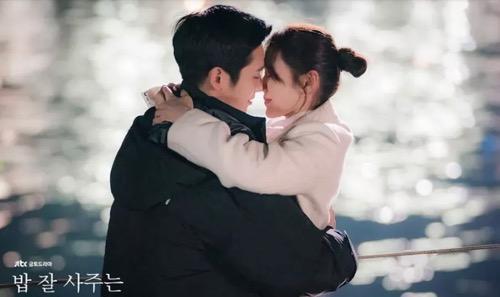Adegan Ciuman Drama Korea Terpanas Adegan Ciuman Drama Korea Terpanas, di Something in the Rain. (Foto: Soompi)