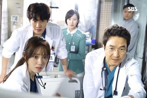 Dr Romantic Adegan ciuman drama Korea terpanas Dr Romantic. (Foto: Soompi)