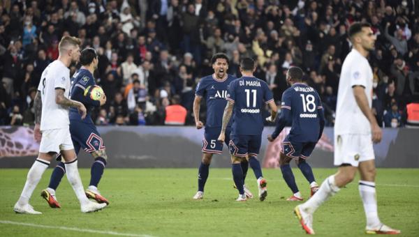 Paris Saint-Germain (PSG) menang comeback 2-1 atas LOSC pada pekan ke-12 Liga Prancis di Parc des Princes, Sabtu (30/10/2021) dini hari WIB. (Foto: Twitter/PSG_English)