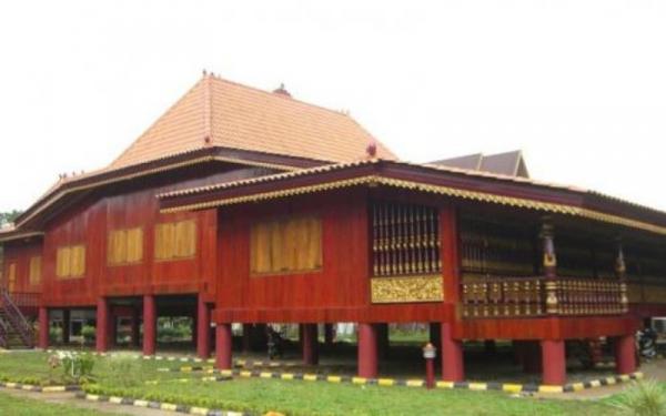 Rumah limas, rumah adat Sumatera Selatan. (Foto: Ist)