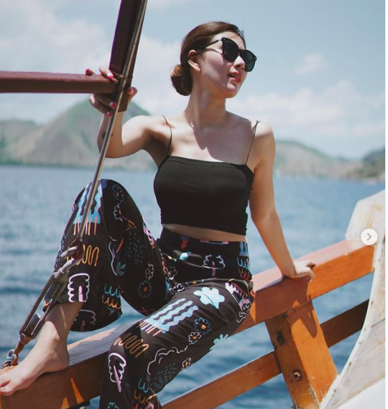 Artis cantik jadi mama muda di usia sebelum 30 tahun. (Foto: Instagram)