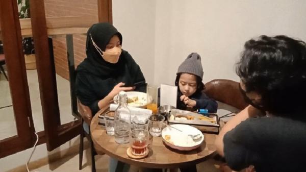 Aktivitas Kembali Pulih, Warga Bandung Pilih Kongkow di Kafe