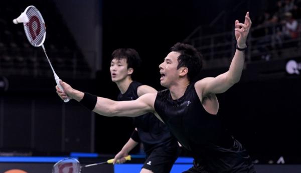Ganda putra Korsel Ko Sung-hyun/Shin Baek-cheol mengusir duo Malaysia Aaron Chia/Soh Wooi Yik dengan skor 21-14, 10-21, 22-24 di semifinal French Open 2021. (Foto: BWF)