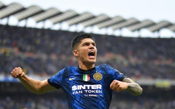 Striker Inter Milan, Joaquin Correa Striker Inter Milan, Joaquin Correa merayakan gol yang dicetaknya ke gawang Udinese dalam laga Liga Italia 2021/2022 di Stadion Giuseppe Meazza, Minggu (31/10/2021). (Foto: REUTERS/Daniele Mascolo)